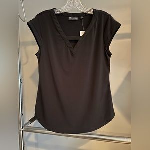 7th Avenue Design Studio short sleeve blouse. Black.